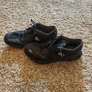 Men’s Size 10 Black On Cloud Running Sneakers Tennis Shoes!